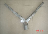 Gepresster Stahl galvanisierter Draht-Kettenglied-Zaun mit dem Arm des Stacheldraht-V auf die Oberseite