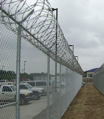 Widerstand 2-4mm heißes BAD Galvanzied Diamond Chain Link Fencing Aging