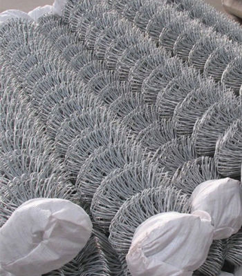 Sgs-ISO 9 messen schwarzes Kettenglied-Zaun-Cyclone Chain Wire-Fechten ab